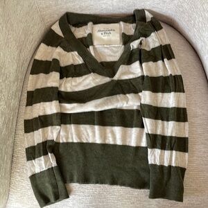 Abercrombie and Fitch thin vneck top. Size L